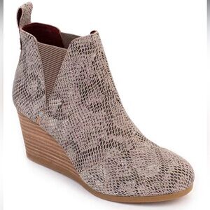Toms Taupe Snake Print Kelsey Wedge Booties. Size 8.5